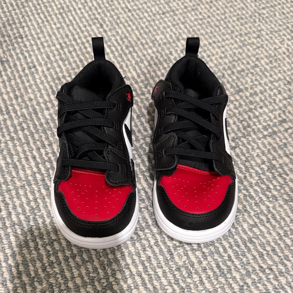 Nike Air Jordan Kids Low Size 9 - Picture 2 of 3